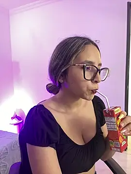 Snapshot of MANU_EF chatting on 02-28-26, 12:49 MANU EF online show from 02-28-26, 12:49