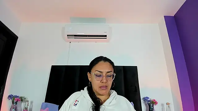 scarlet  ray  online show from 03-24-26, 10:37