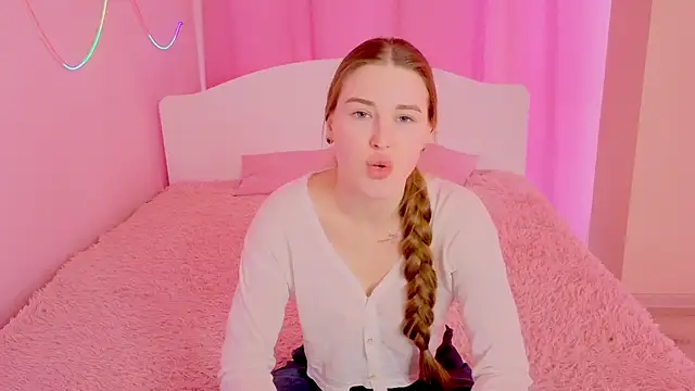 Snapshot of Violettta_doll chatting on 02-24-26, 11:44 Violettta doll online show from 02-24-26, 11:44