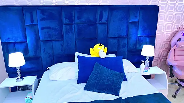 Cami Rousse online show from 04-23-26, 12:11