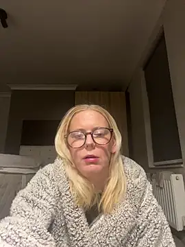 Amelie BlondeXX online show from 02-28-26, 10:42