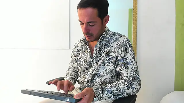 Snapshot of Adams_Sanz chatting on 05-13-26, 06:37 Adams Sanz online show from 05-13-26, 06:37