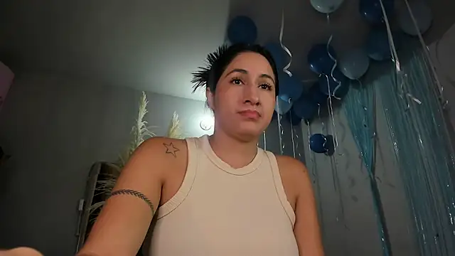 Snapshot of Alanah_connory chatting on 07-21-26, 01:23 Alanah connory online show from 07-21-26, 01:23
