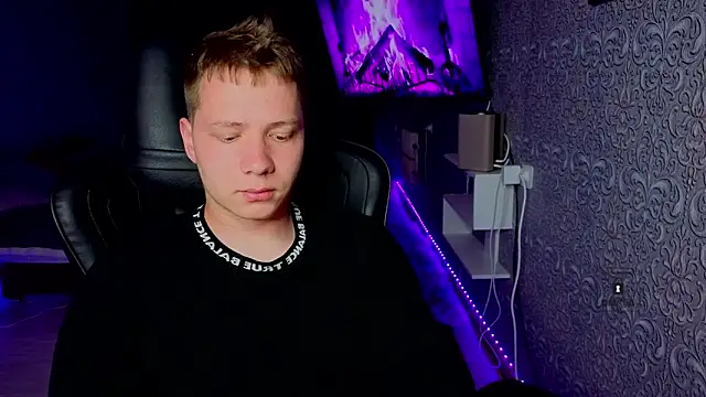 Snapshot of Karl_Night_ chatting on 05-17-26, 06:30 Karl Night online show from 05-17-26, 06:30