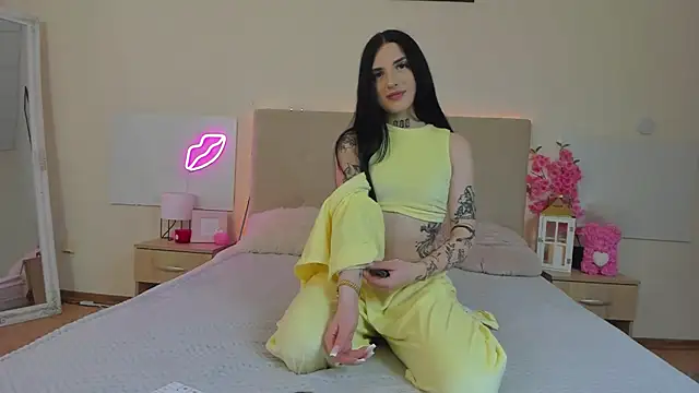 TiffanyHhot online show from 04-03-26, 12:44