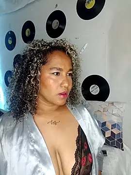 medusafox  online show from 03-26-26, 04:33