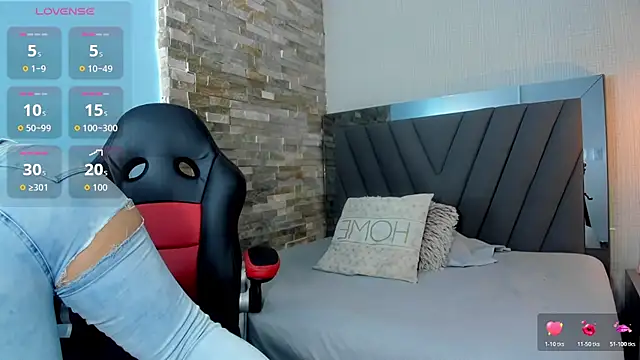 LUCIA KHAN online show from 04-10-26, 12:23