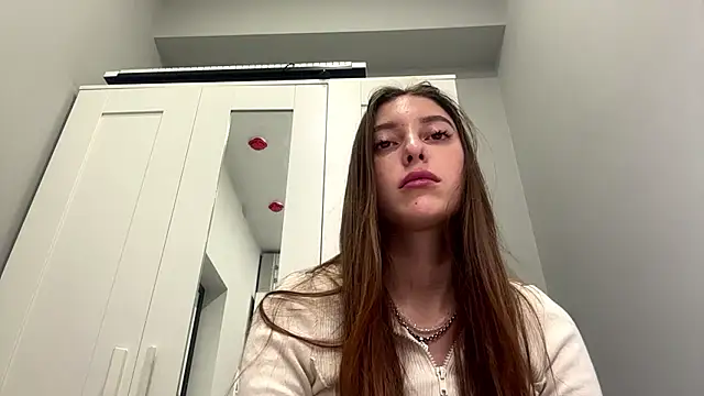 Snapshot of selena_favn chatting on 03-02-26, 07:15 selena favn online show from 03-02-26, 07:15