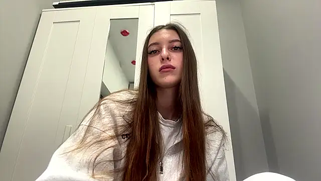 Snapshot of selena_favn chatting on 03-04-26, 03:14 selena favn online show from 03-04-26, 03:14