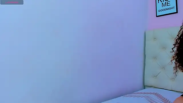 Snapshot of CassieBooker chatting on 03-04-26, 09:33 CassieBooker online show from 03-04-26, 09:33