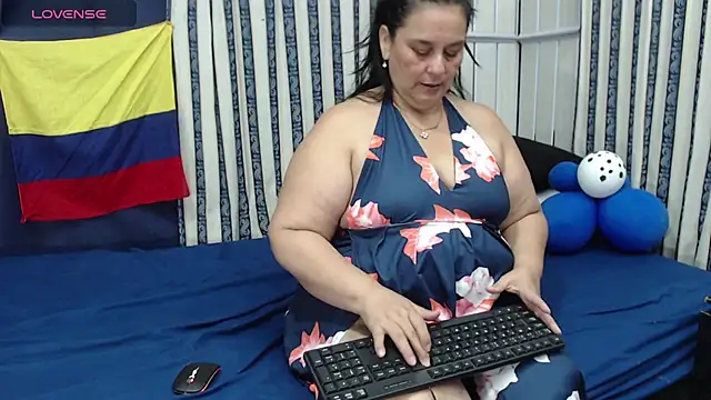 Sharlot curvy online show from 06-19-26, 09:31