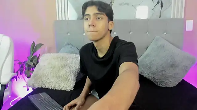 Eros Lux online show from 04-13-26, 12:20