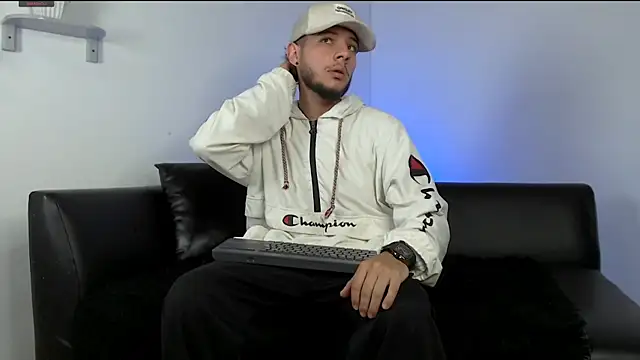 Snapshot of luxesmith chatting on 03-03-26, 12:06 luxesmith online show from 03-03-26, 12:06