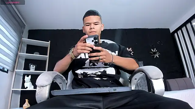 DylanRoyce  online show from 04-08-26, 12:39