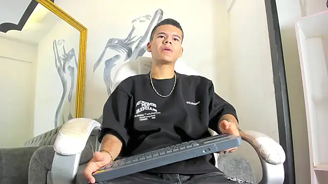 DylanRoyce  online show from 04-16-26, 01:23