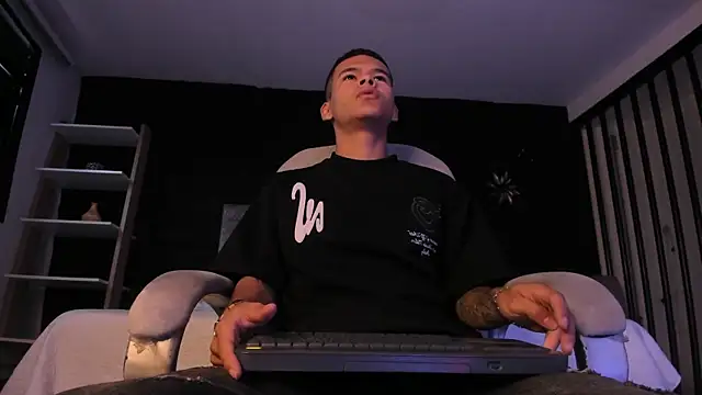 DylanRoyce  online show from 04-14-26, 12:21