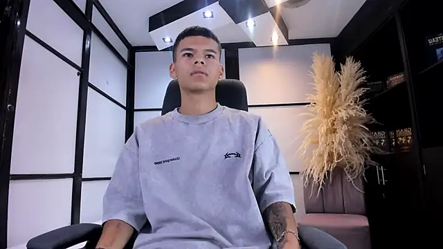 DylanRoyce  online show from 03-31-26, 03:14