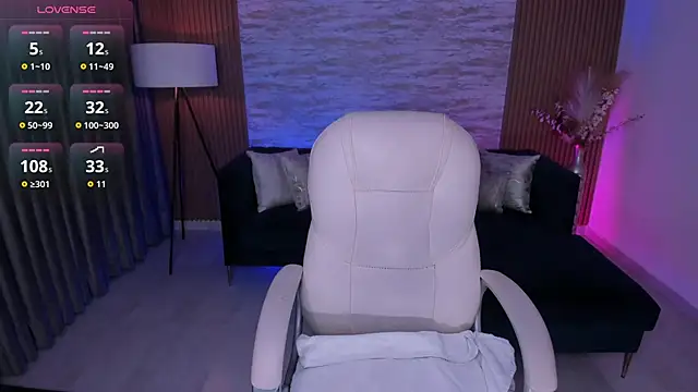 Snapshot of ANGIE-SMITH chatting on 04-22-26, 10:55 ANGIE-SMITH online show from 04-22-26, 10:55