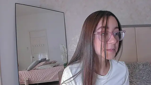 Snapshot of Arii_wilde chatting on 05-29-26, 12:00 Arii wilde online show from 05-29-26, 12:00