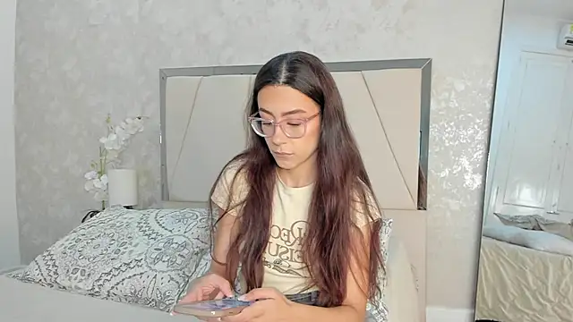 Arii wilde online show from 04-13-26, 04:22