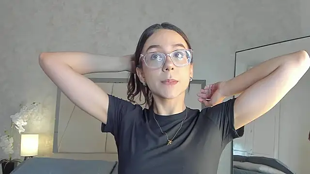 Snapshot of Arii_wilde chatting on 05-13-26, 12:01 Arii wilde online show from 05-13-26, 12:01