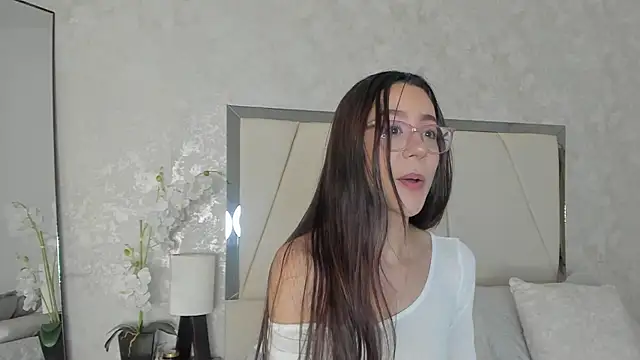 Snapshot of Arii_wilde chatting on 06-07-26, 12:21 Arii wilde online show from 06-07-26, 12:21