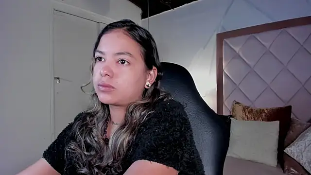 dulce lyraa1 online show from 04-17-26, 04:59