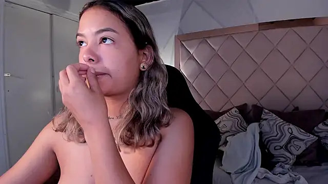 dulce lyraa1 online show from 06-26-26, 05:13