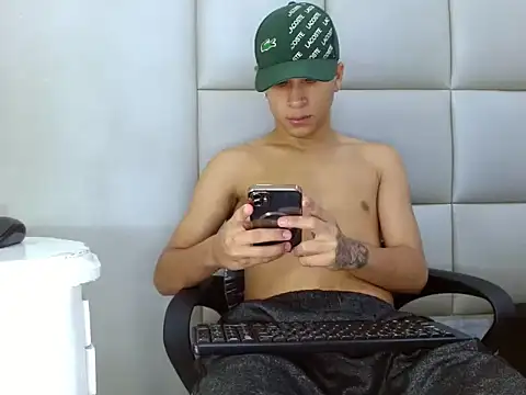 Snapshot of Hollmanhot chatting on 03-01-26, 02:33 Hollmanhot online show from 03-01-26, 02:33