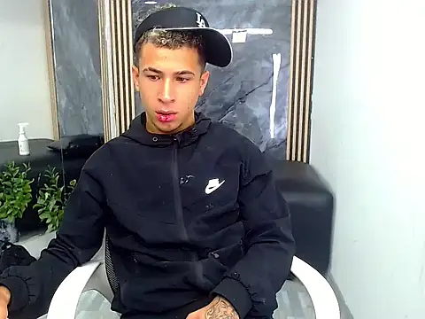 Hollmanhot online show from 04-15-26, 02:17