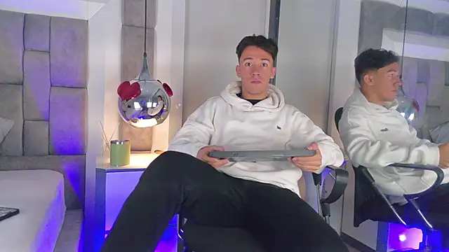 Austin Reedss online show from 04-08-26, 01:23