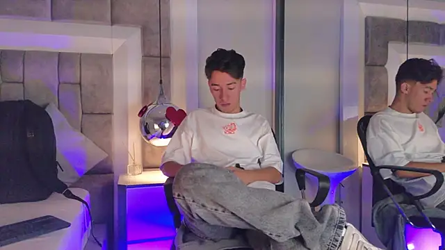 Austin Reedss online show from 04-10-26, 02:46