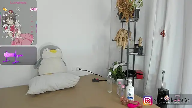 Snapshot of Mia-Valeria- chatting on 07-07-26, 06:27 Mia-Valeria- online show from 07-07-26, 06:27