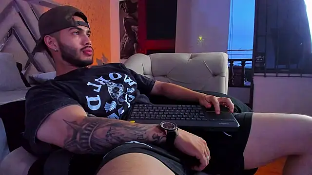 Snapshot of Vincentblack chatting on 05-16-26, 10:36 Vincentblack online show from 05-16-26, 10:36