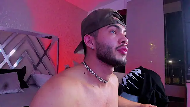Snapshot of Vincentblack chatting on 06-11-26, 02:53 Vincentblack online show from 06-11-26, 02:53