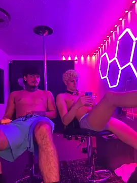 Snapshot of SNAKEARM chatting on 02-25-26, 06:57 SNAKEARM online show from 02-25-26, 06:57