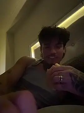 Snapshot of SNAKEARM chatting on 02-28-26, 11:21 SNAKEARM online show from 02-28-26, 11:21