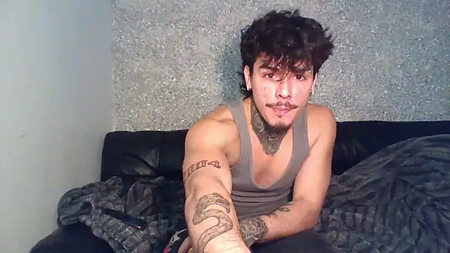 Snapshot of SNAKEARM chatting on 02-27-26, 11:15 SNAKEARM online show from 02-27-26, 11:15