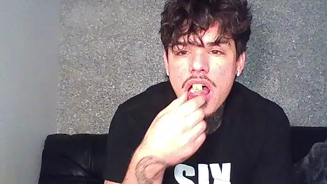 Snapshot of SNAKEARM chatting on 02-26-26, 10:43 SNAKEARM online show from 02-26-26, 10:43