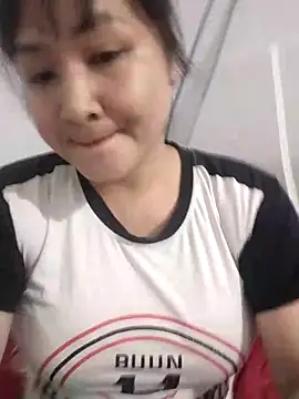 Snapshot of Jeassi-sica01 chatting on 05-18-26, 01:39 Jeassi-sica01 online show from 05-18-26, 01:39