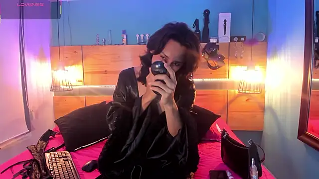 Elisasue online show from 03-08-26, 03:21