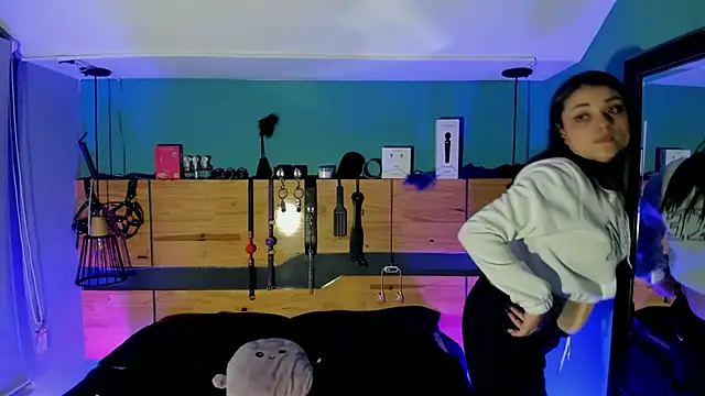 Elisasue online show from 04-19-26, 04:30