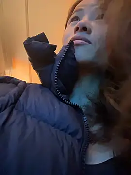 Mia-lp online show from 04-14-26, 03:28