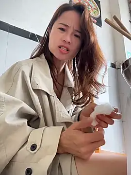 Mia-lp online show from 04-15-26, 03:34