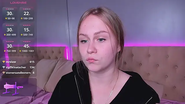 Snapshot of stacy_moorex chatting on 06-11-26, 12:43 stacy moorex online show from 06-11-26, 12:43