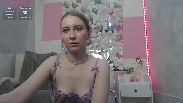 Snapshot of EmberLuna_ chatting on 05-30-26, 06:20 EmberLuna online show from 05-30-26, 06:20