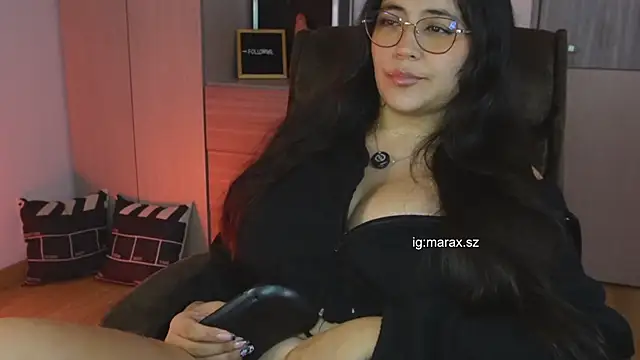 Snapshot of Mara_HugeAss chatting on 06-07-26, 10:37 Mara HugeAss online show from 06-07-26, 10:37