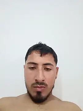 Snapshot of Santiag0122_ chatting on 05-17-26, 05:13 Santiag0122 online show from 05-17-26, 05:13