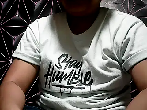 Snapshot of Flowerbebe chatting on 05-22-26, 11:41 Flowerbebe online show from 05-22-26, 11:41