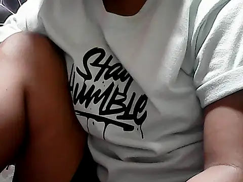 Snapshot of Flowerbebe chatting on 05-23-26, 04:33 Flowerbebe online show from 05-23-26, 04:33